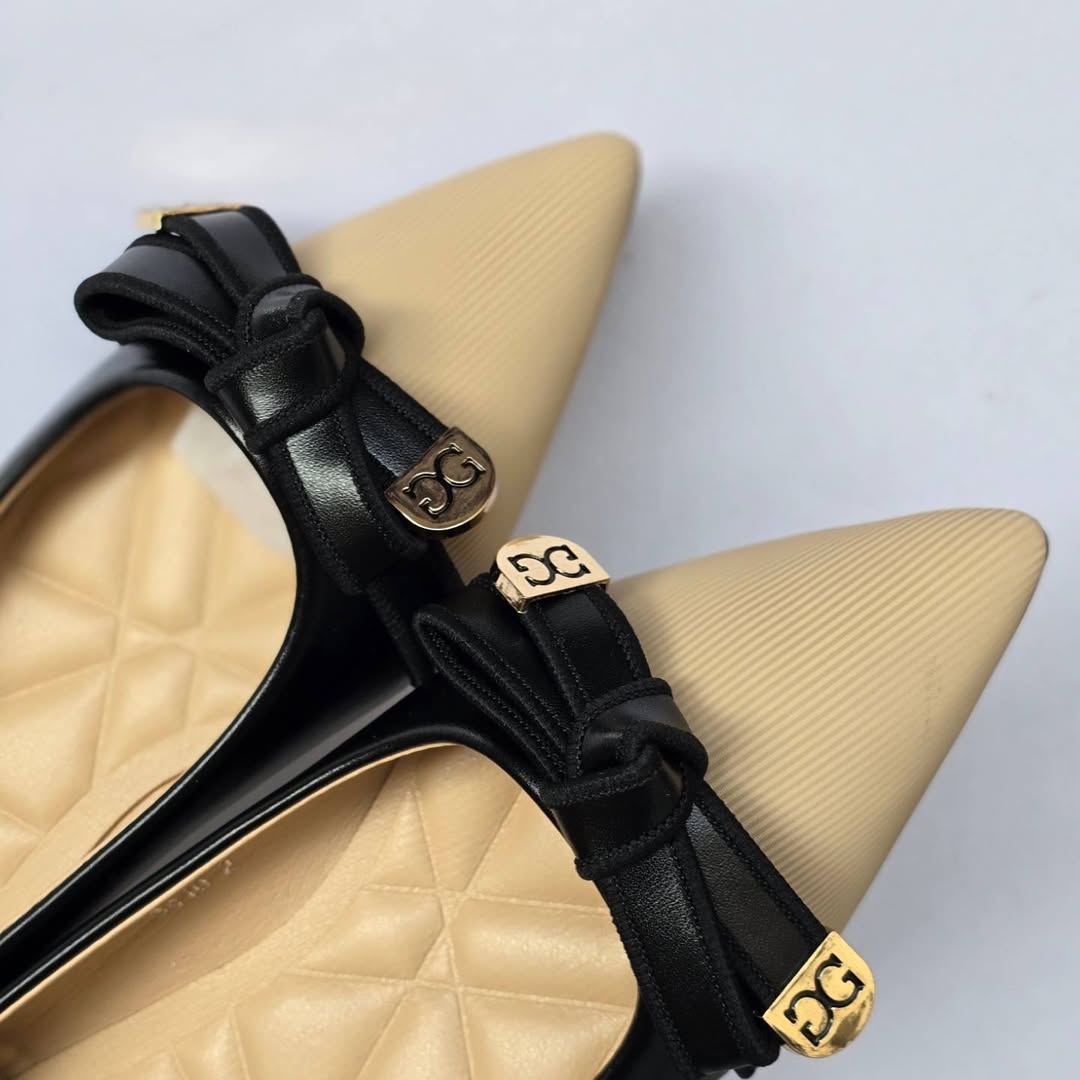 Angel flat shoes